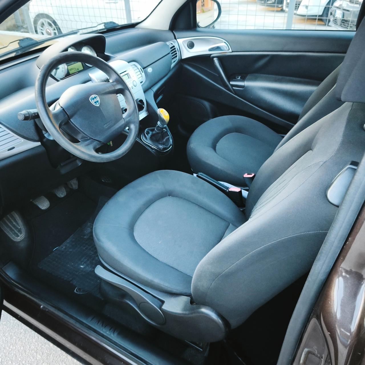 Lancia Ypsilon 1.2 69 CV Unyca