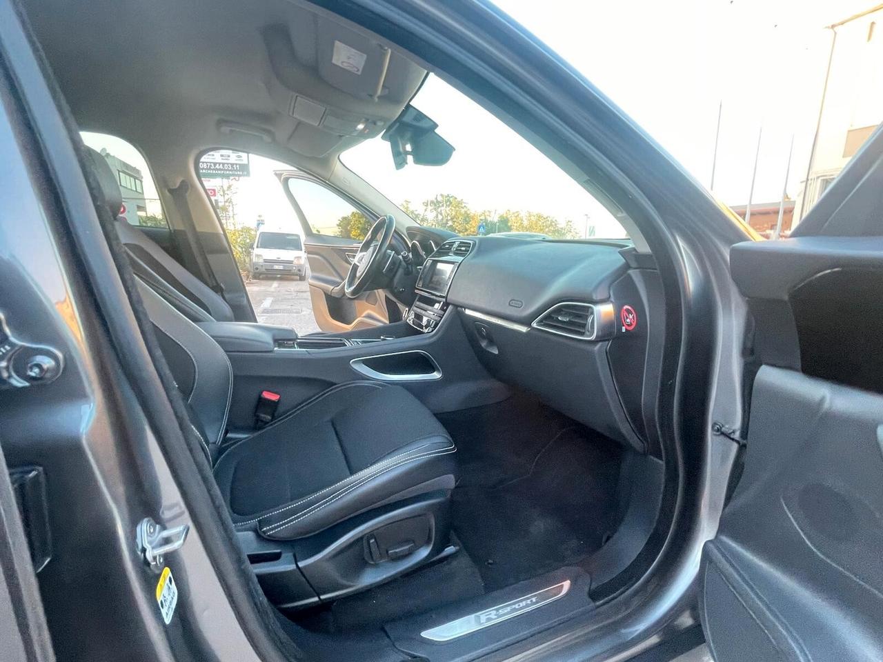Jaguar F-Pace 2.0 D 180 CV AWD aut. R-Sport