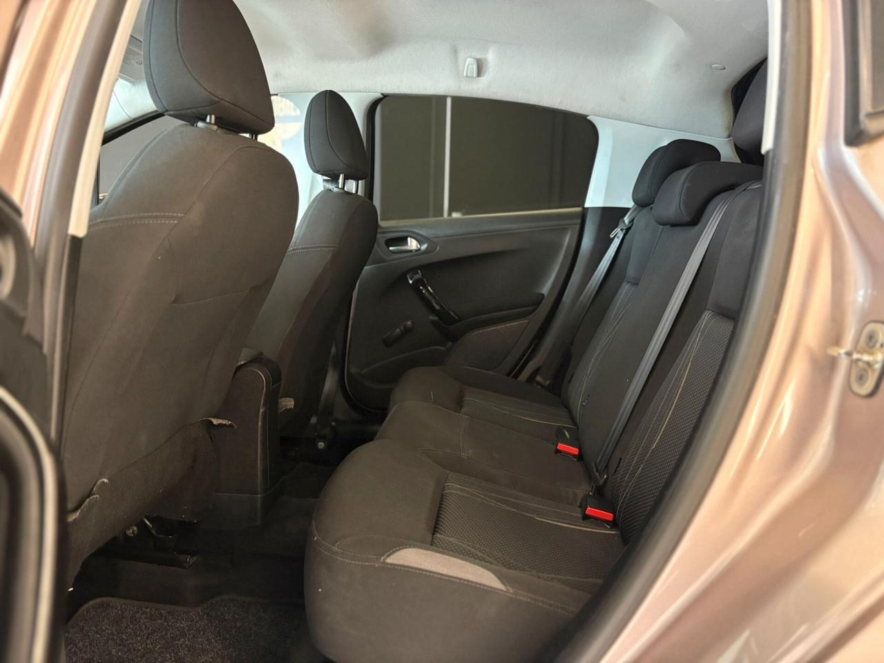 Peugeot 208 1.4 HDi 68 CV 5 porte Allure