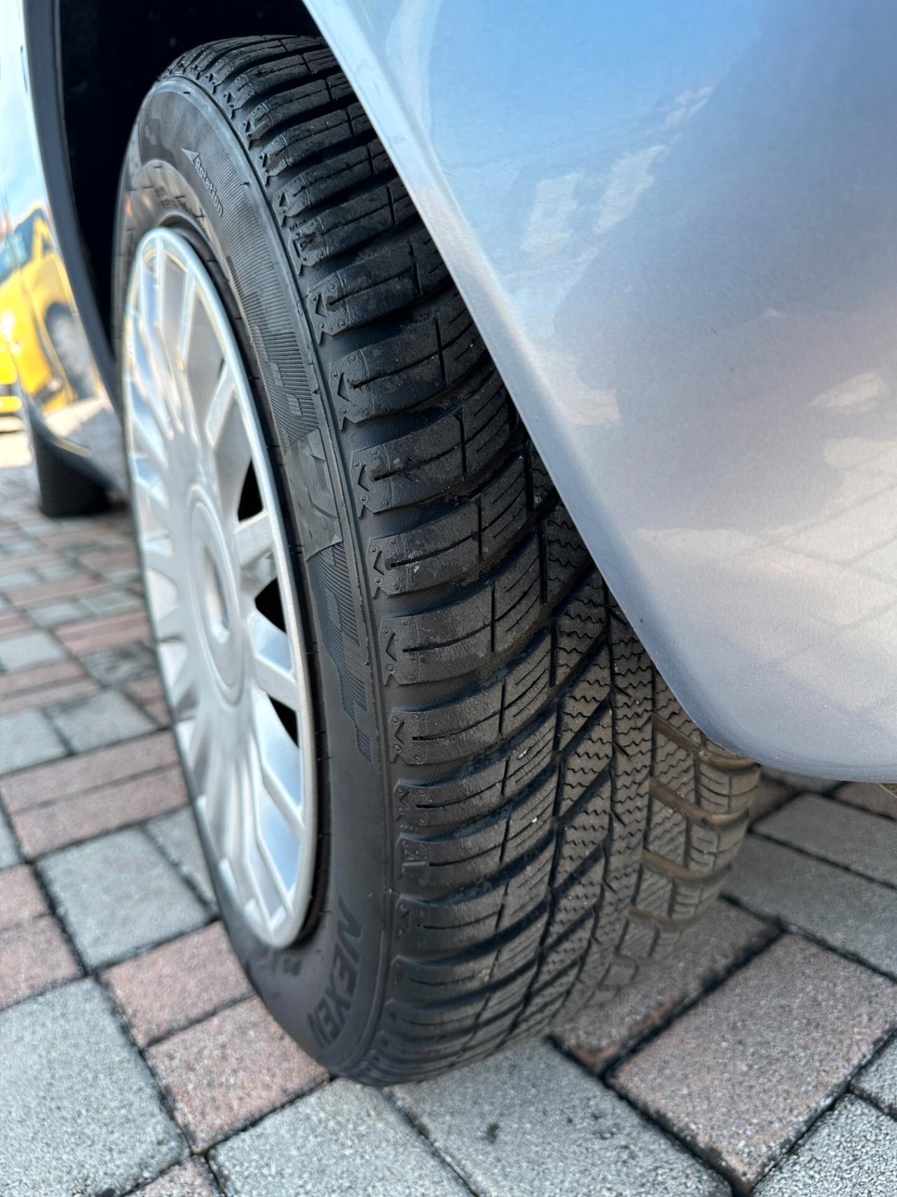 Lancia Ypsilon 1.3 MJT 75 CV Oro