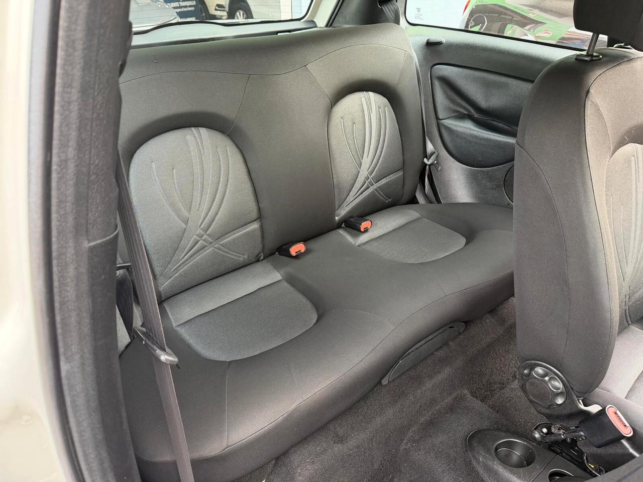 Lancia Ypsilon 1.3 MJT 75 CV Unyca