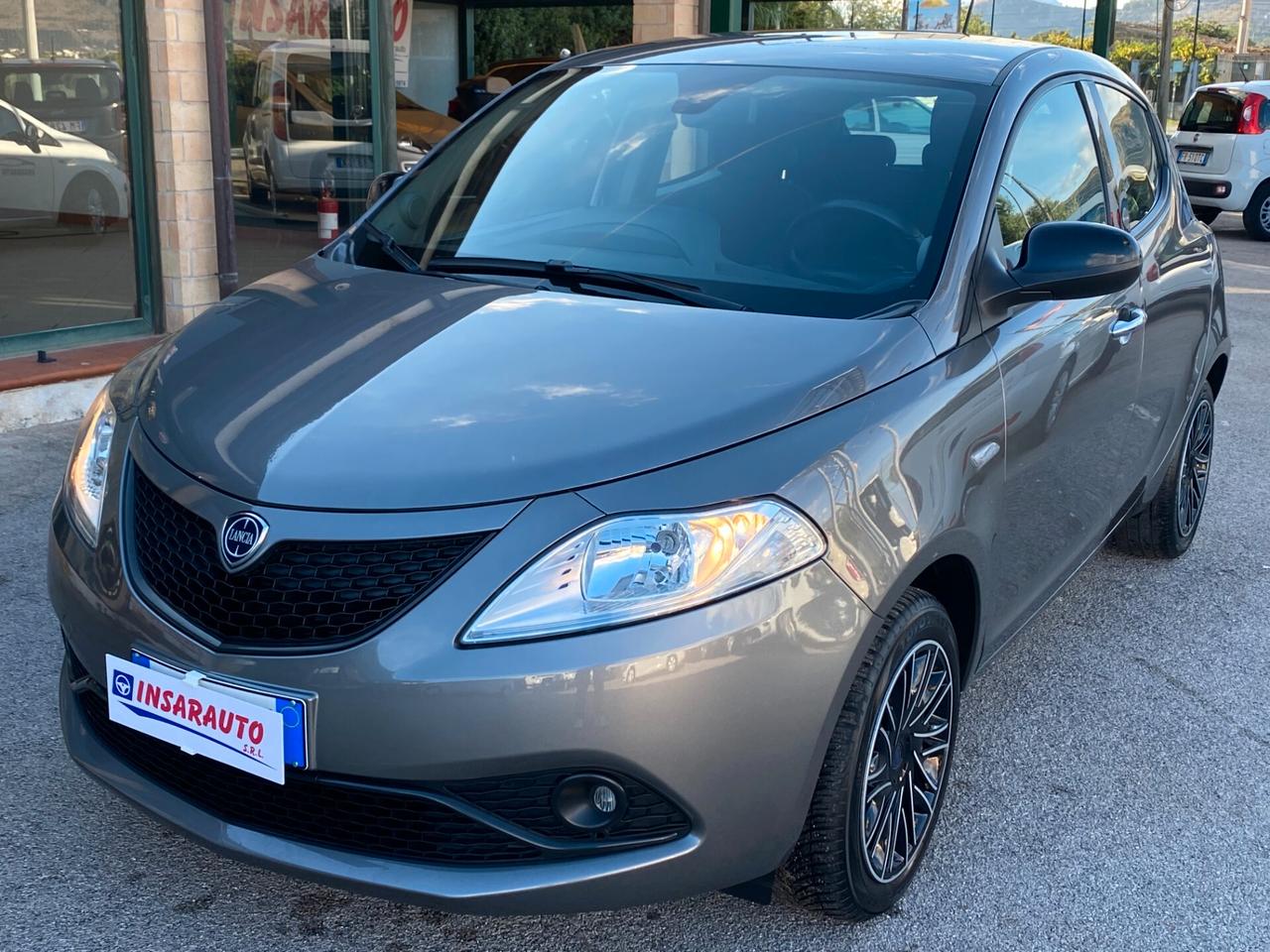 Lancia Ypsilon 1.0 FireFly 5 porte S&S Hybrid Ecochic Silver