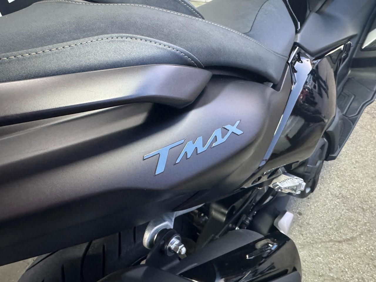 YAMAHA T-MAX 560 TECH MAX DARK MAGMA 2024