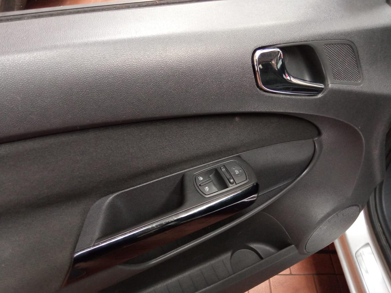Opel Corsa 1.2 5 porte Club Benzina/Metano