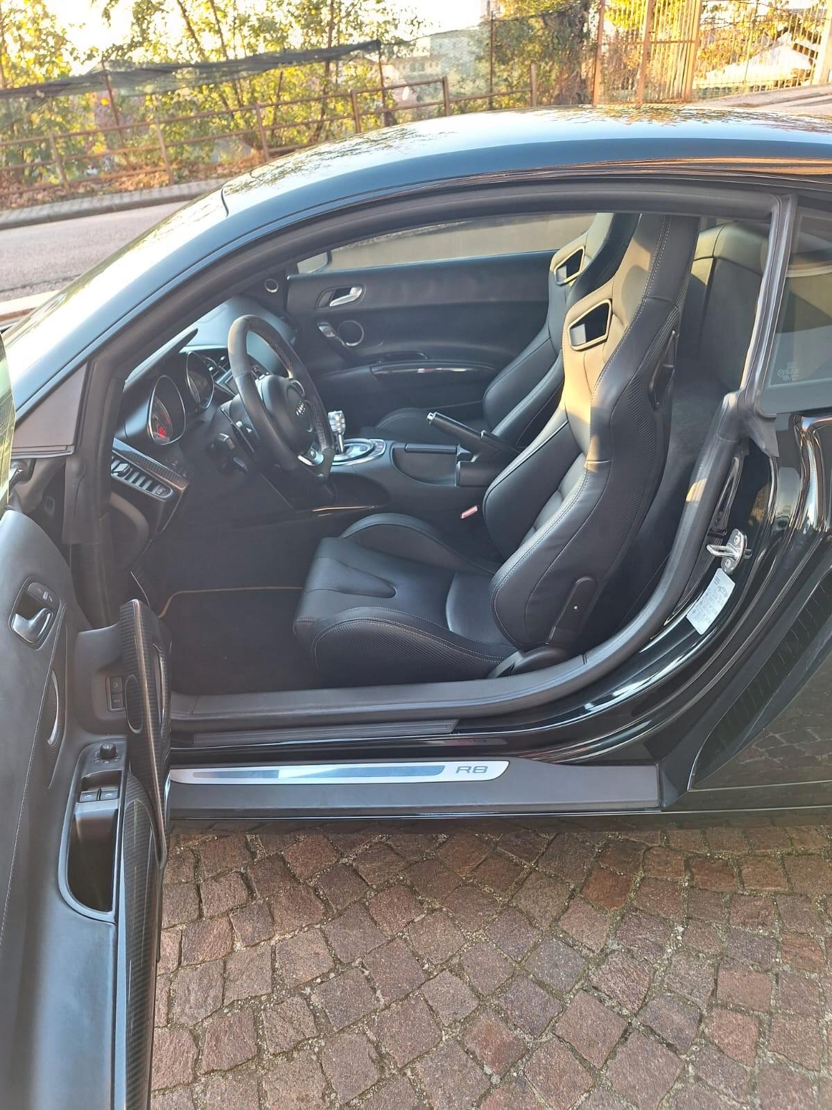 Audi R8 4.2 V8 FSI quattro R tronic