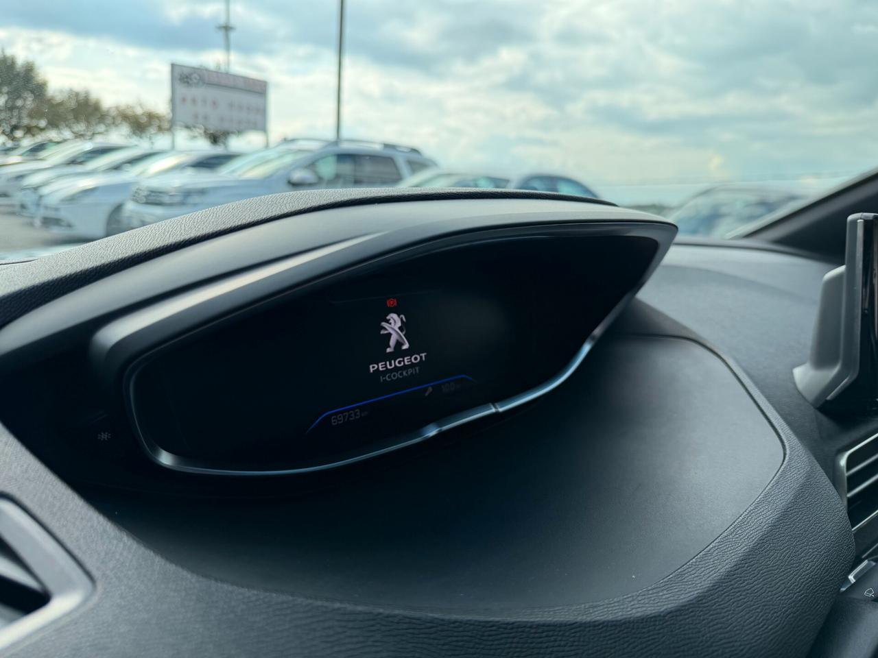 Peugeot 3008 1.5 BLUEHDI 130 cv. AT8 ALLURE (Nav)