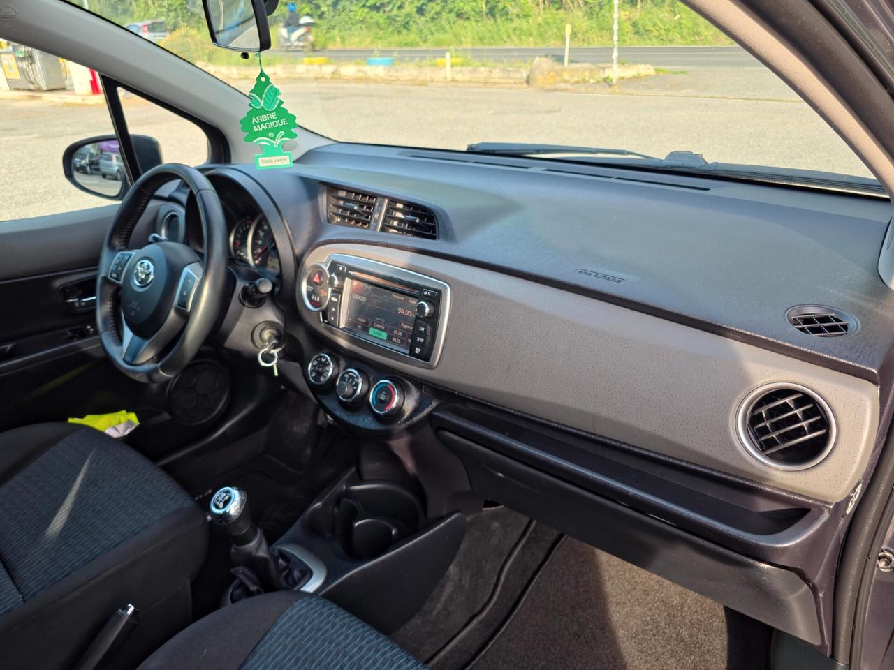 Toyota Yaris 1.0 5 porte Lounge CV-69 E5B Manuale NEO
