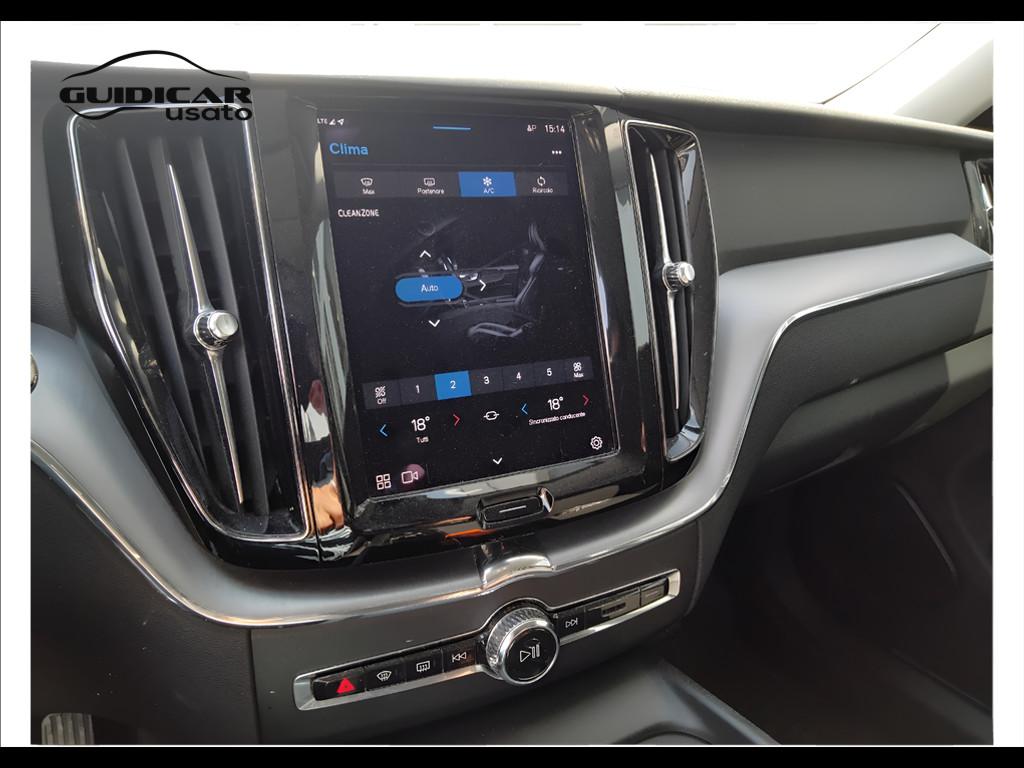 VOLVO XC60 II 2022 - XC60 2.0 b4 Momentum awd auto