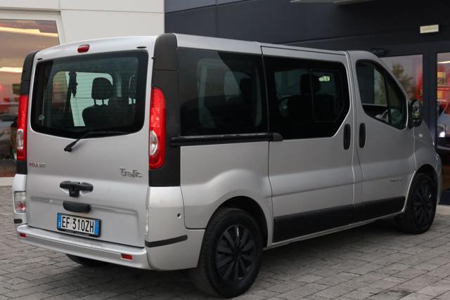 RENAULT Trafic 2.0 dCi/115 Passenger 8 Posti