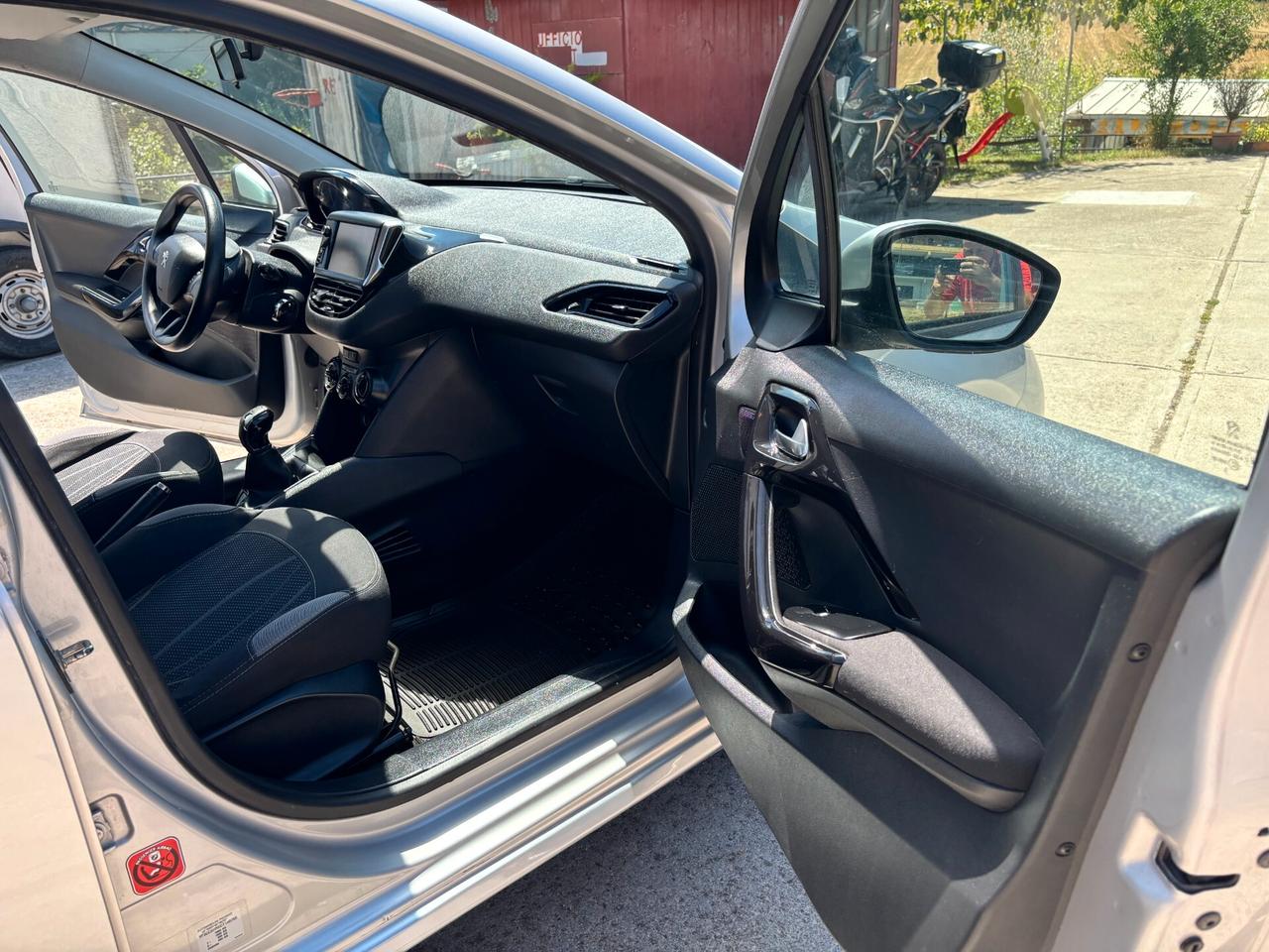 Peugeot 208 1.4 HDi 68 CV 5 porte Allure