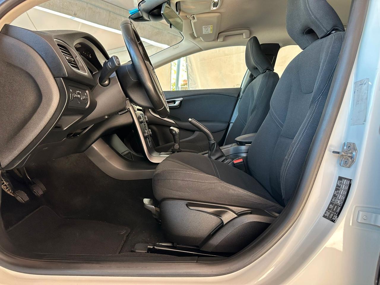Volvo V40 D2 R-design Momentum