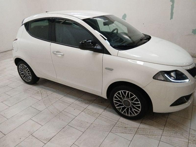 Lancia Ypsilon 1.0 firefly hybrid Gold s&s 70cv 5p.ti