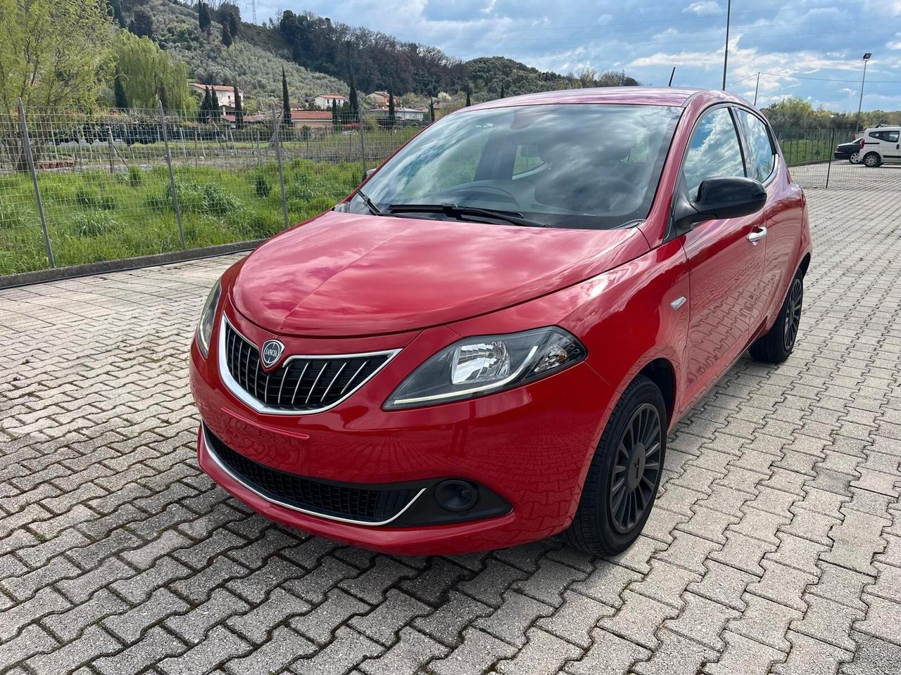 Lancia Ypsilon 1.0 FireFly 5 porte S&S Hybrid Ecochic Silver