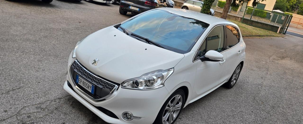 Peugeot 208 1.4 HDi 68 CV 5 porte Allure