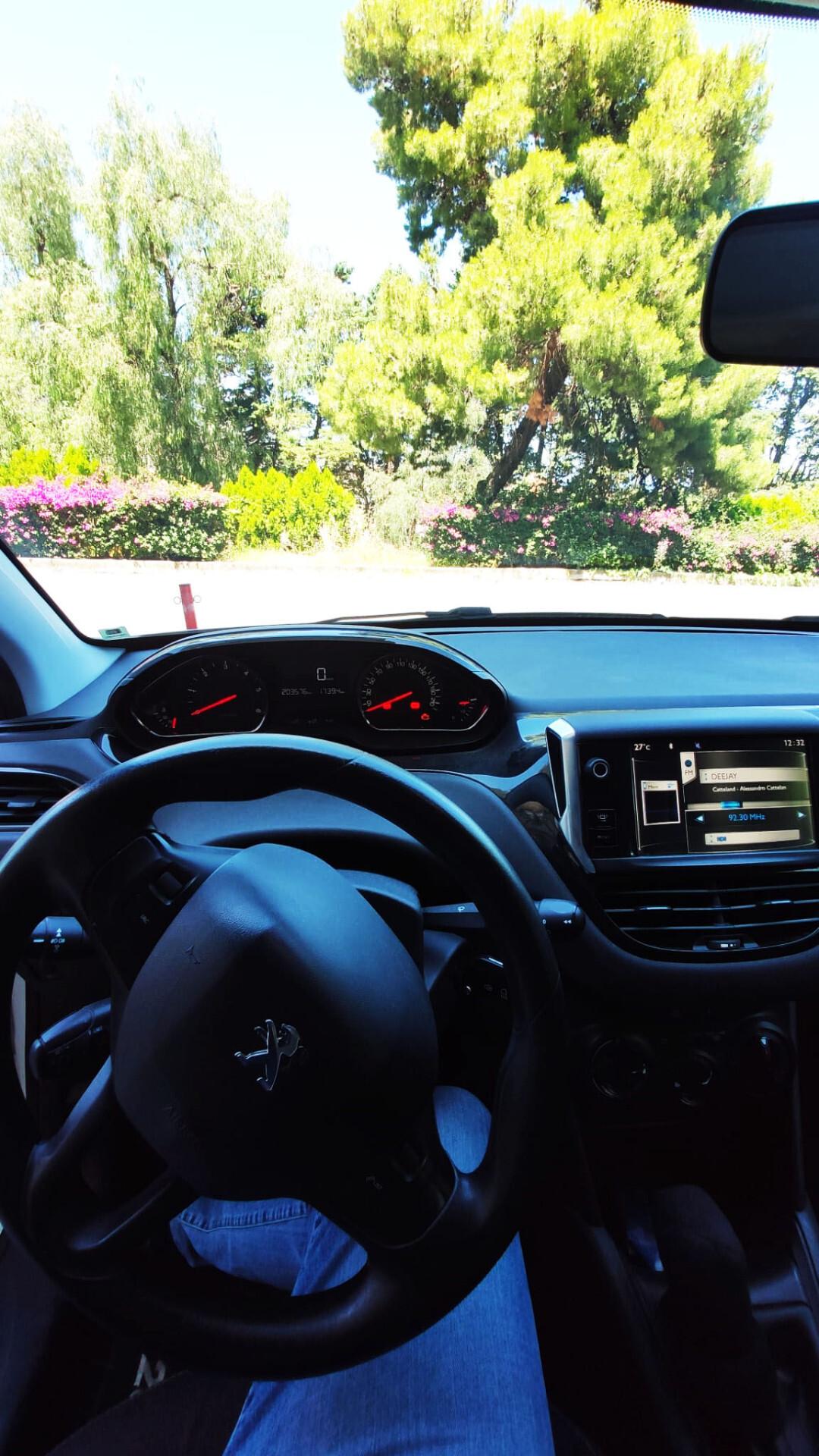 Peugeot 208 1.4 HDi 68 CV 5 porte Allure