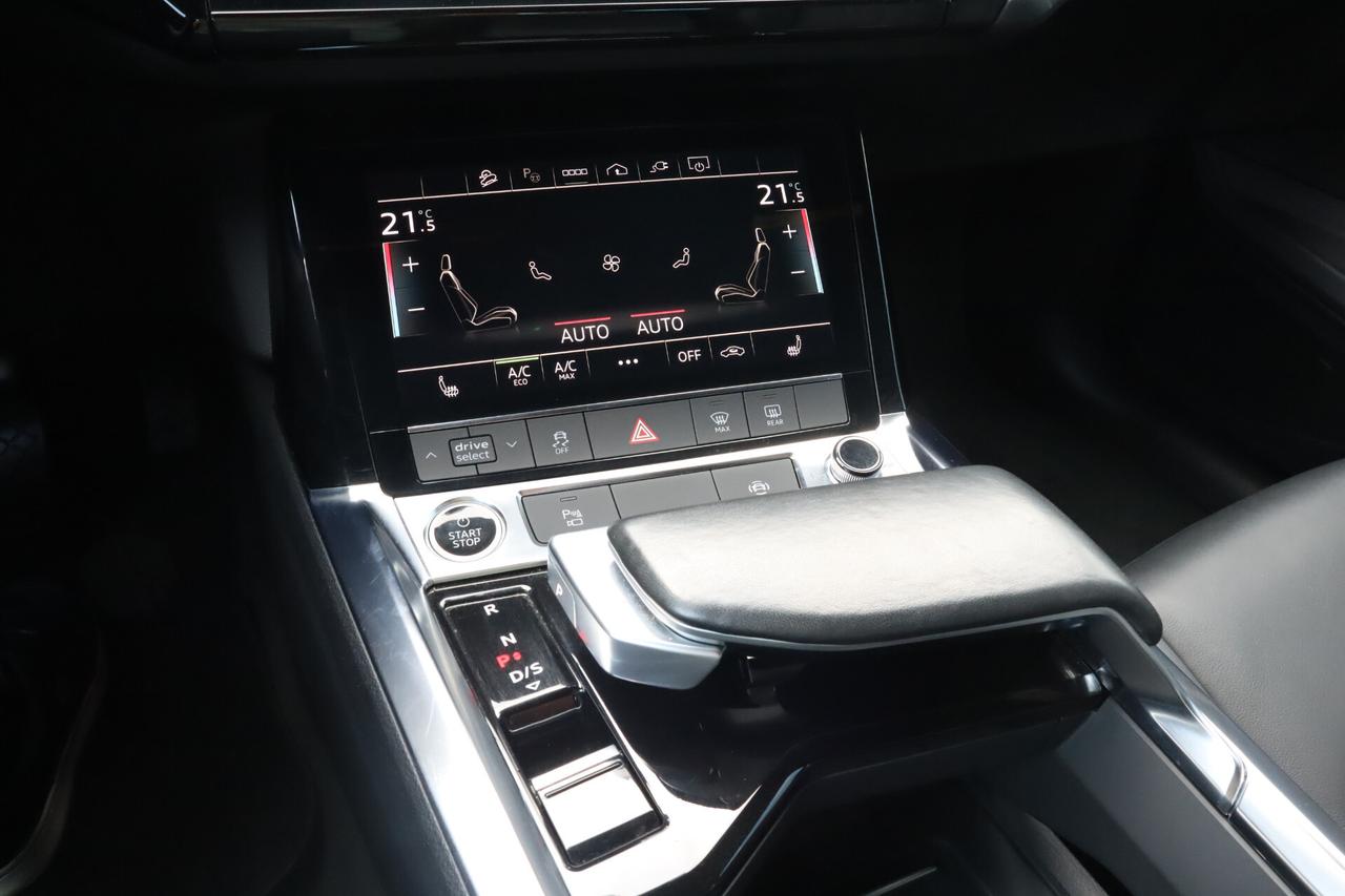 Audi e-tron 55 Quattro 408 CV Black Line - Cerchi da 21" Gancio traino