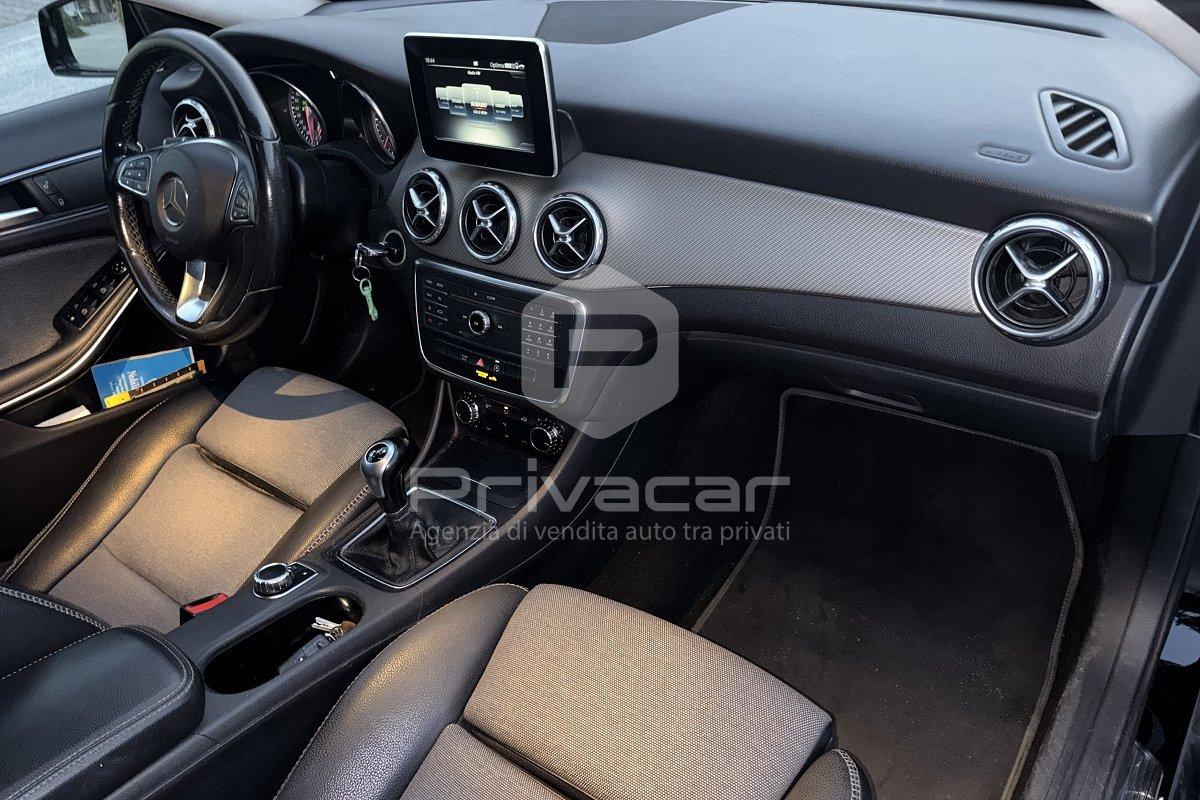 MERCEDES GLA 180 d Business