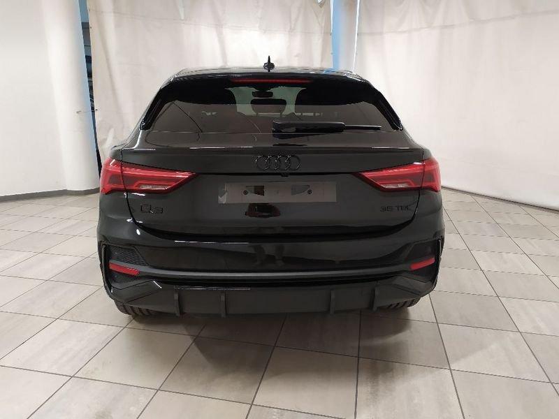 Audi Q3 Sportback 35 2.0 tdi Identity Black s-tronic