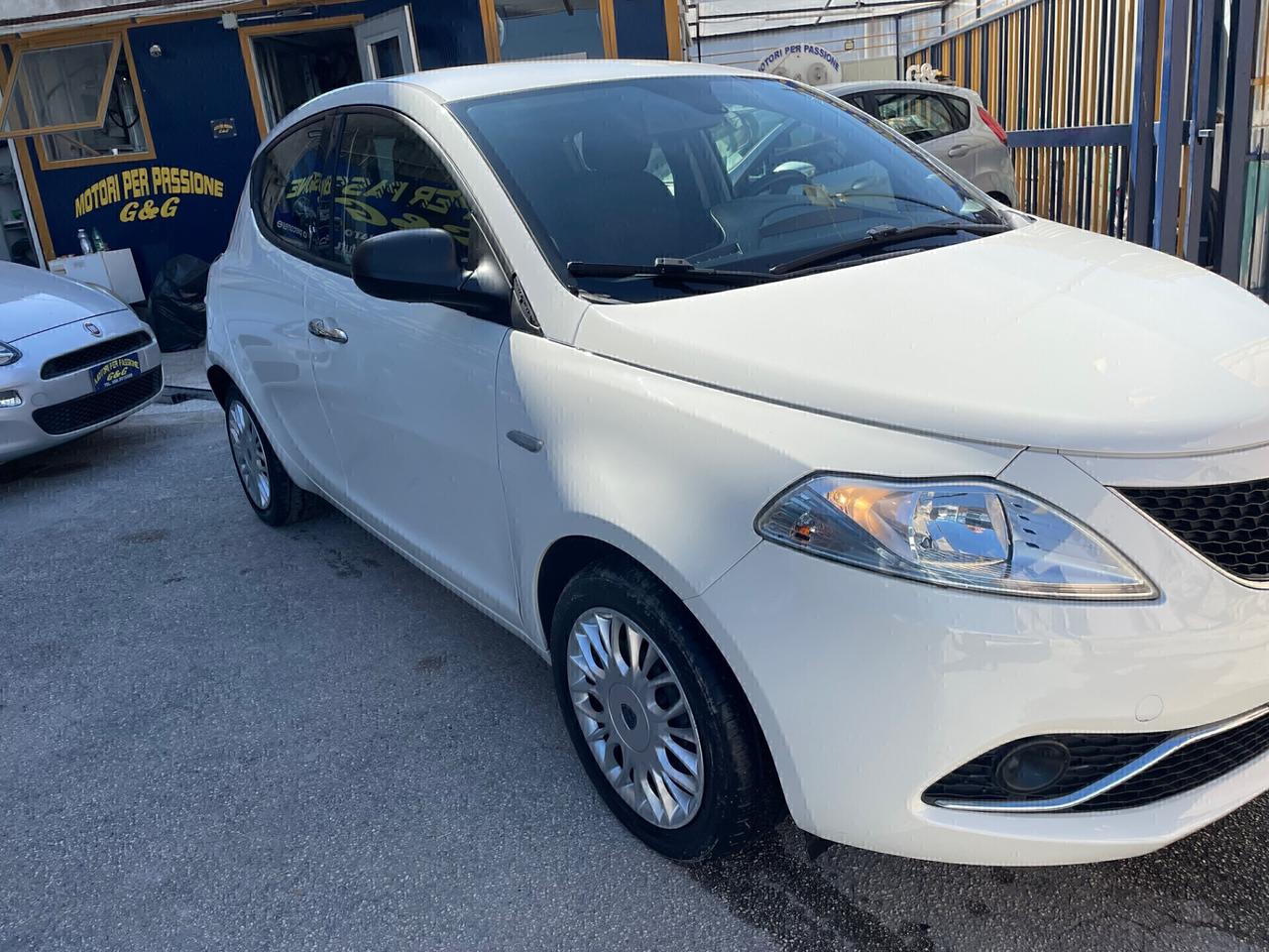Lancia Ypsilon 1.2 69 CV 5 porte Gold