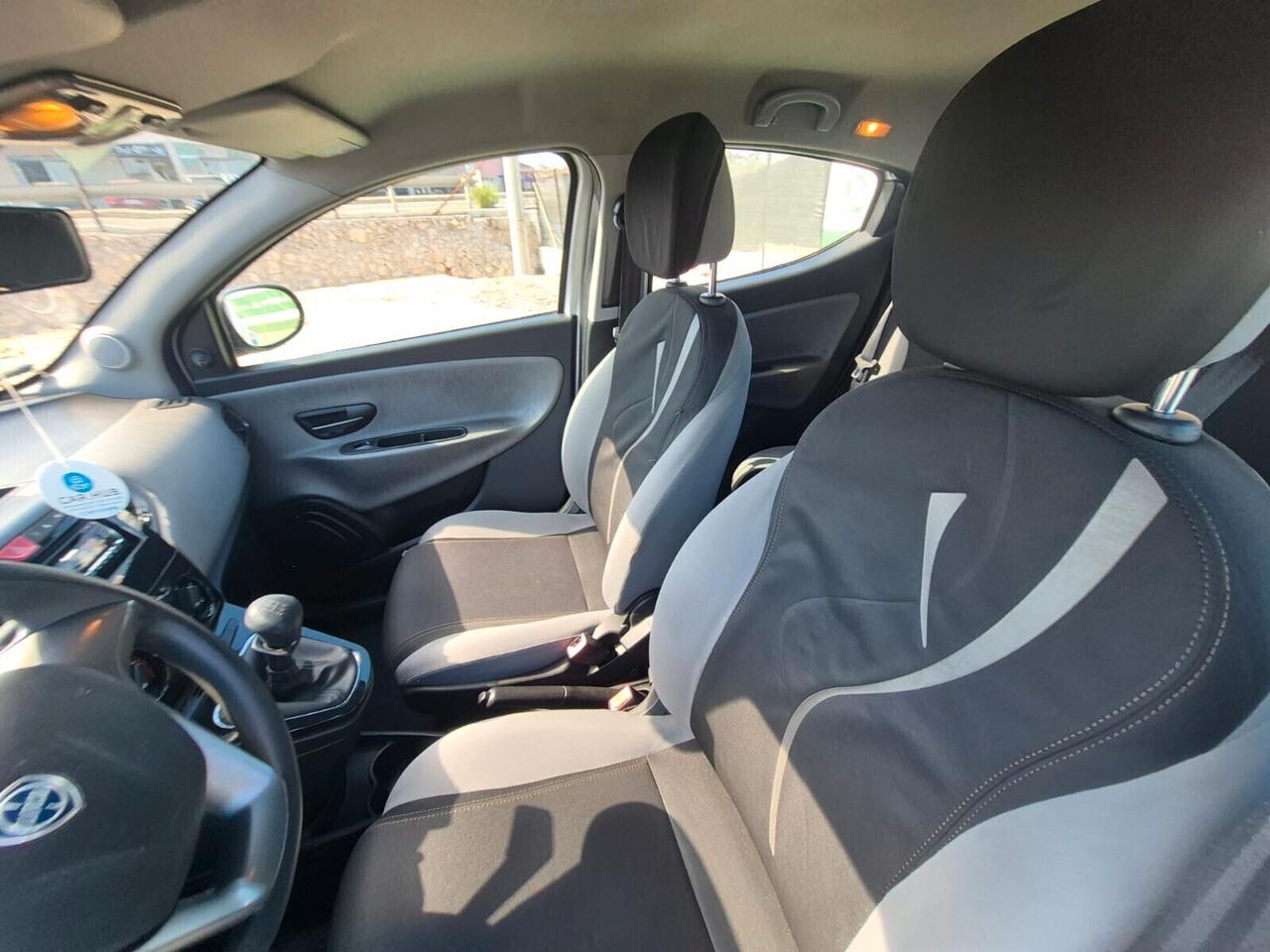 Lancia Ypsilon 1.2 69 CV 5 porte GPL Ecochic Silver