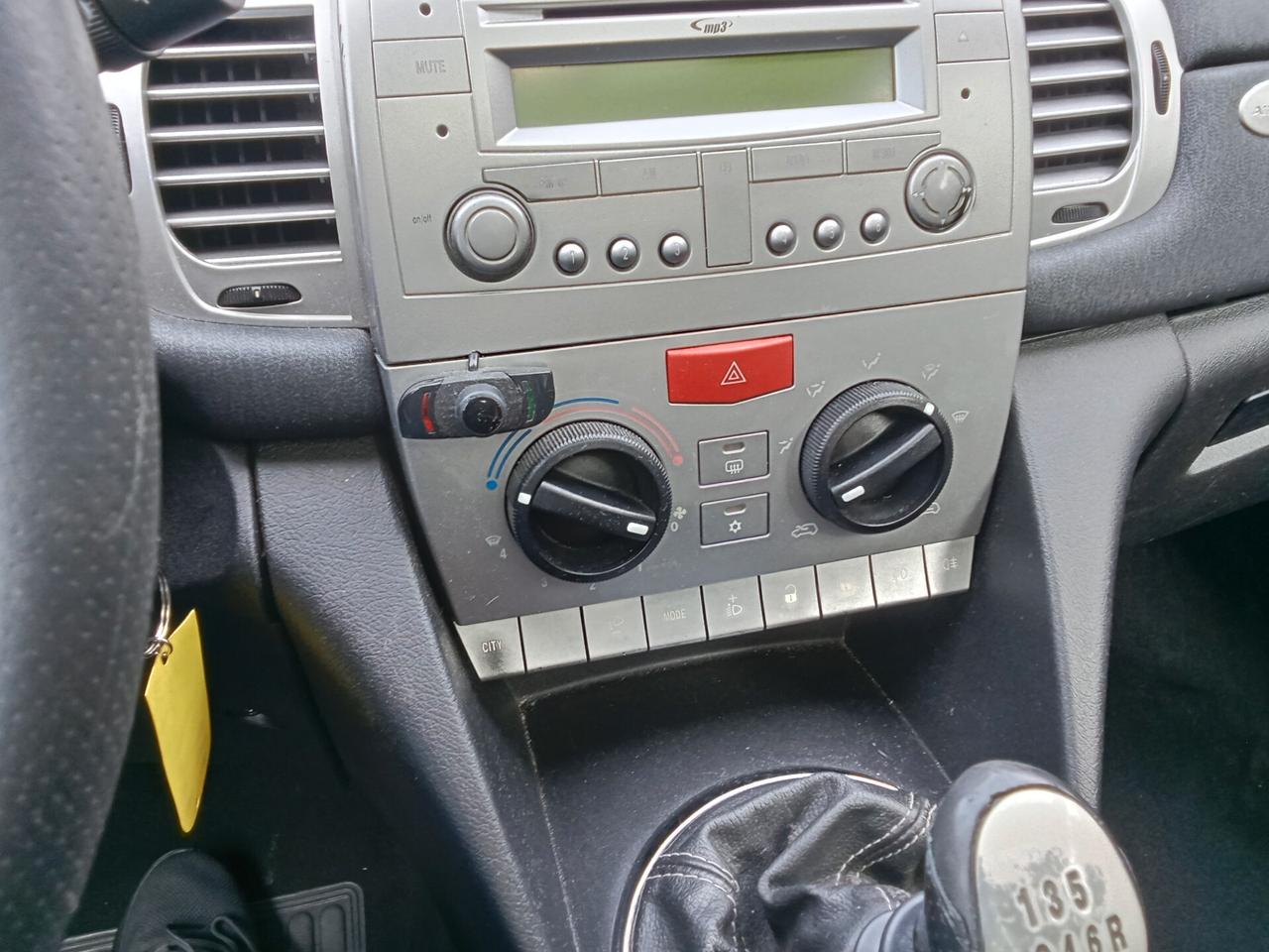 Lancia Ypsilon 1.4 16V Sport MomoDesign