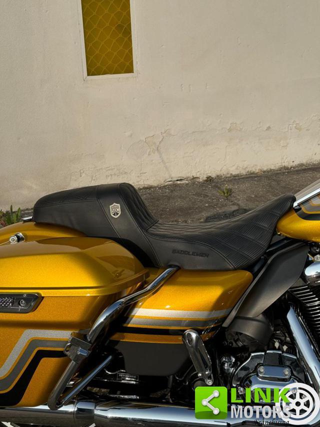 HARLEY-DAVIDSON FLHX Street Glide Special Custom FLHXS