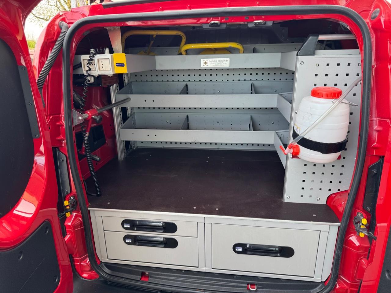 Fiat Fiorino 1.3 MJT 95CV Cargo Adventure Allestito