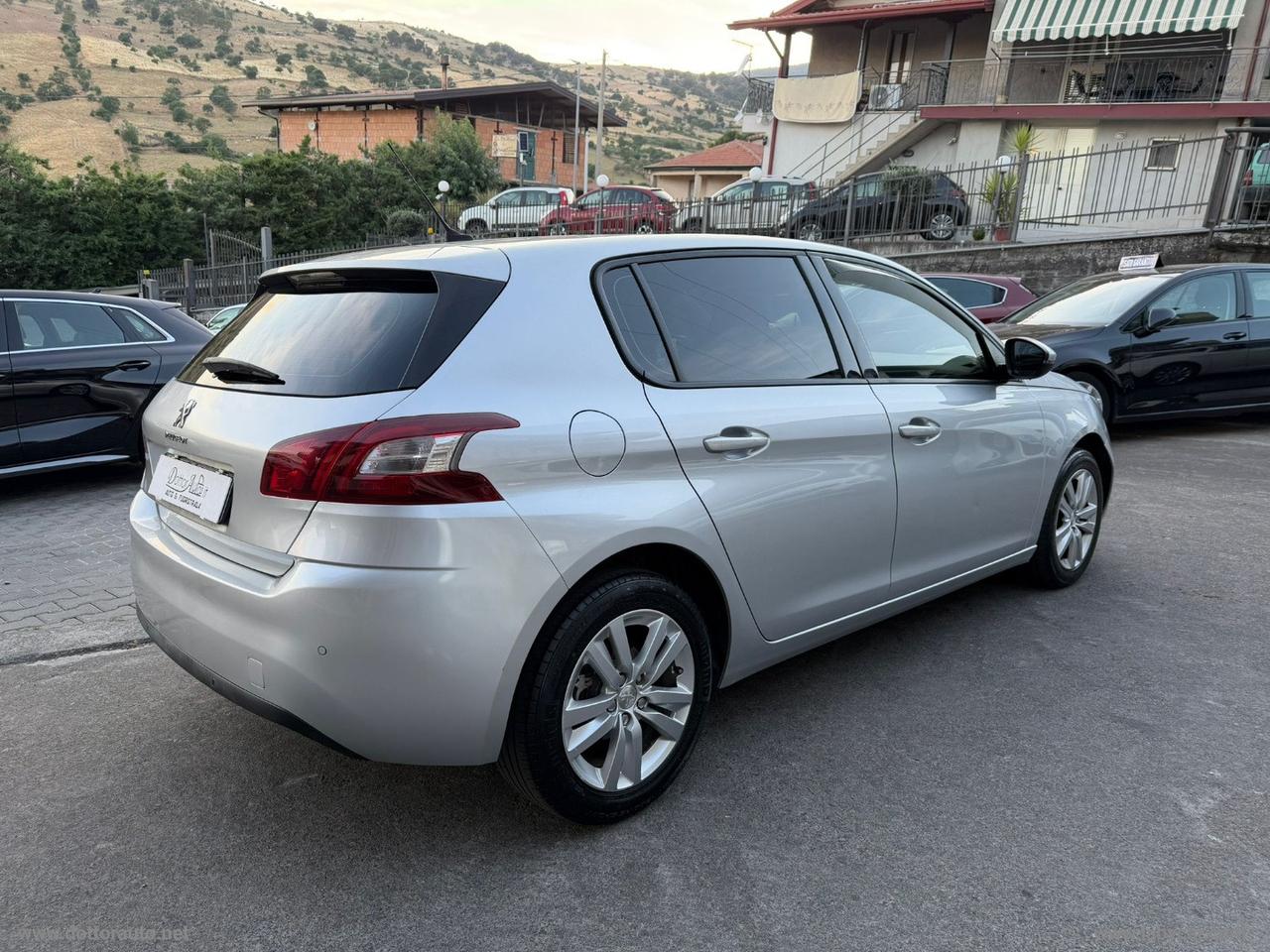 PEUGEOT 308 BlueHDi 120 S&S Allure