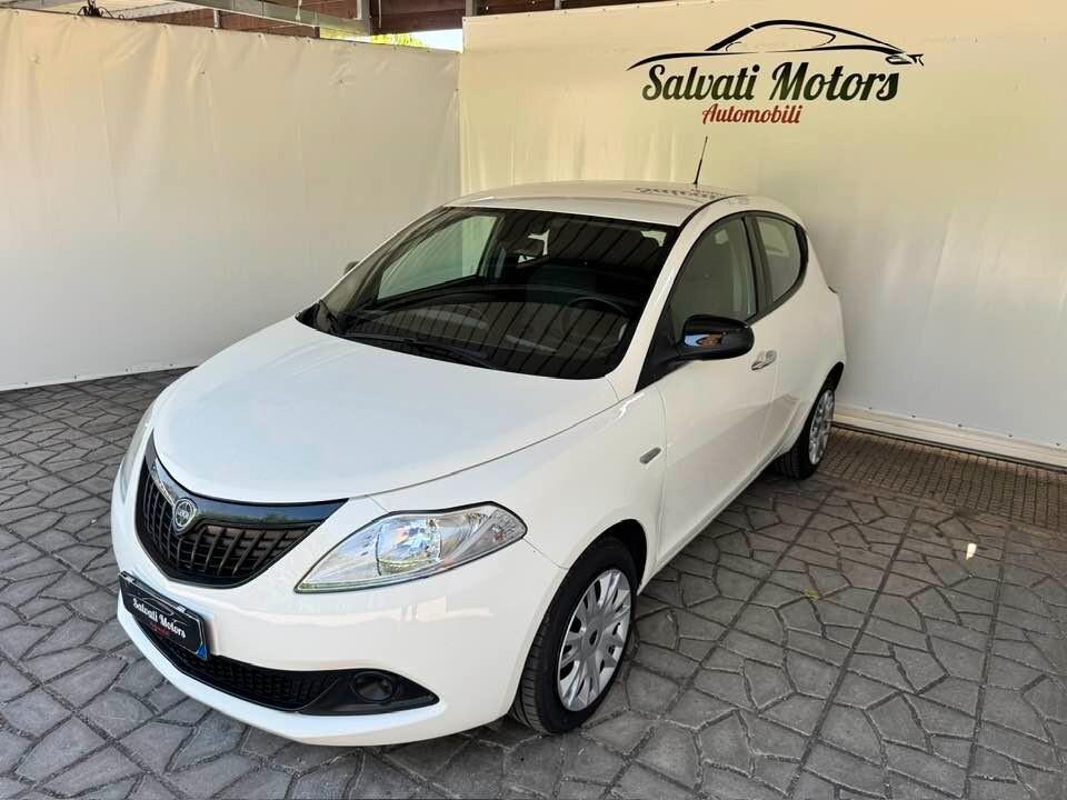 Lancia Ypsilon 1.0 FireFly 5 porte S&S Hybrid Silver