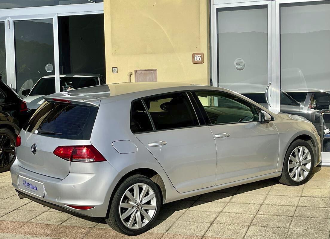 Volkswagen Golf 1.6 TDI 110 CV 5p. Comfortline BlueMotion Technology Cerchi lega da 17 – sensori park anteriore e posteriore – vetri privacy-clima bi/zona