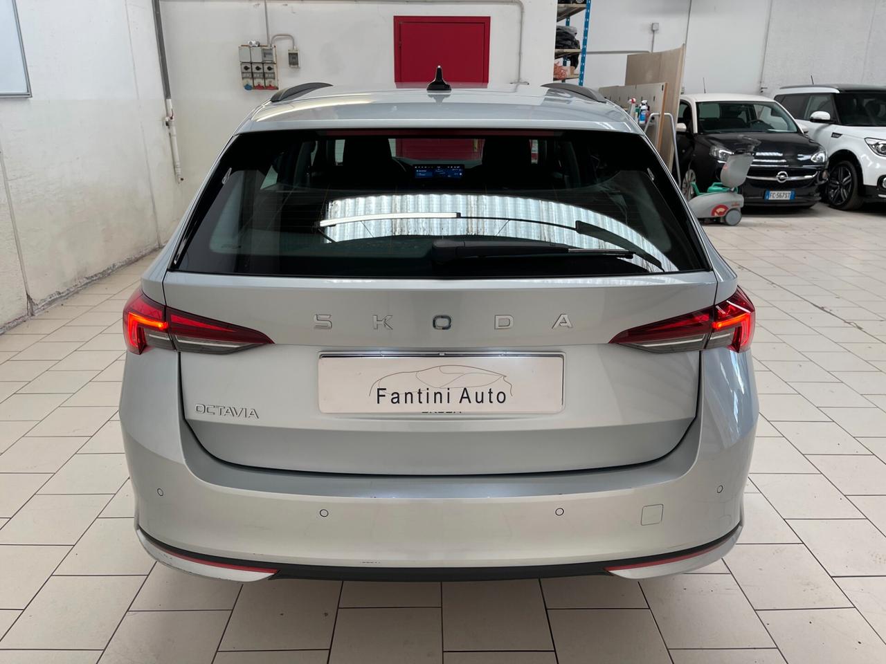Skoda Octavia Wagon Executive 2.0 TDI 150cv DSG-LEGGI SOTTO