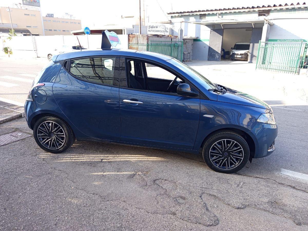 LANCIA Ypsilon 1.0 FireFly 5p. Hybryd Gold - 2022