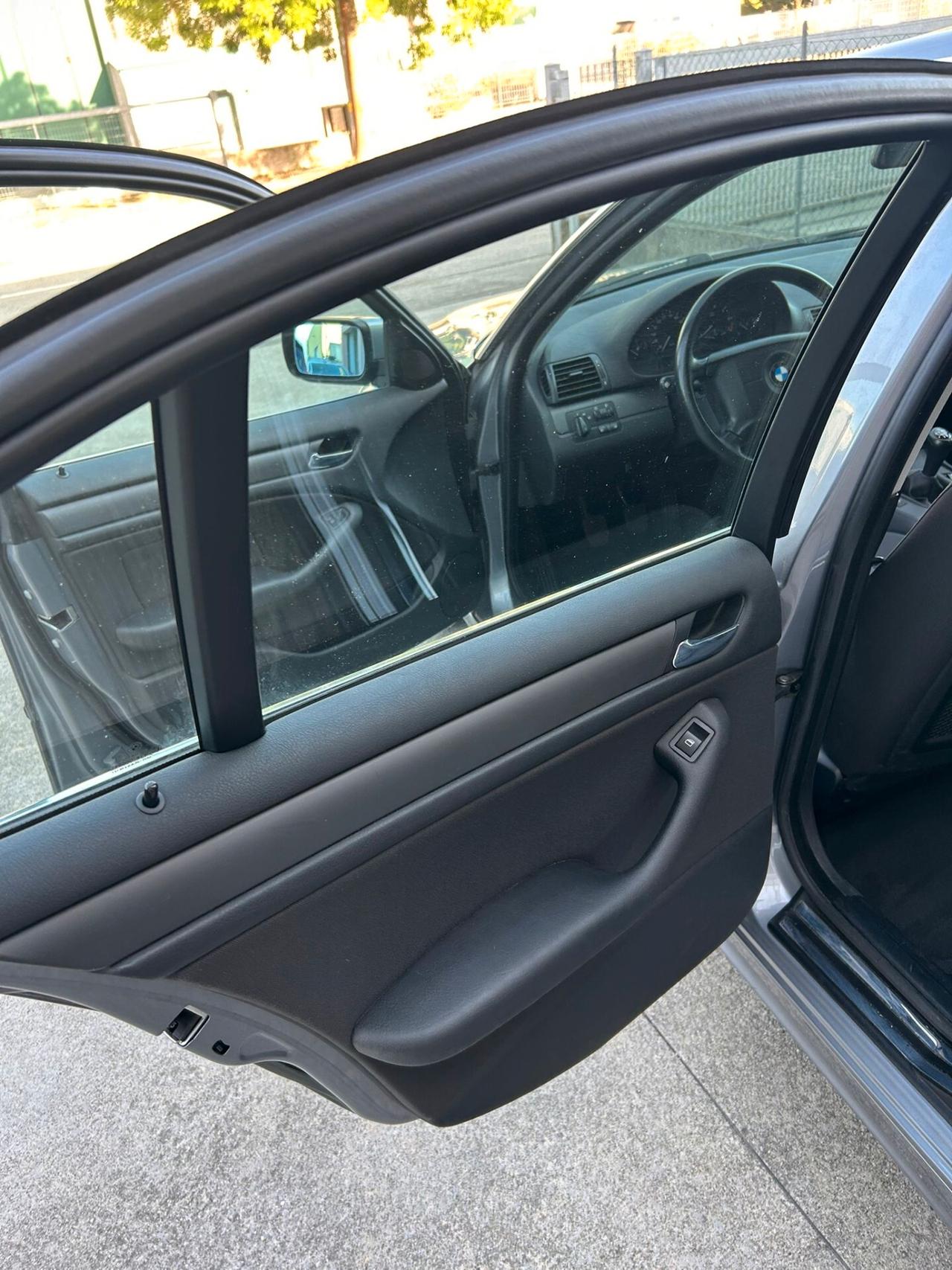 Bmw 320 320i (2.2) cat 4 porte Attiva