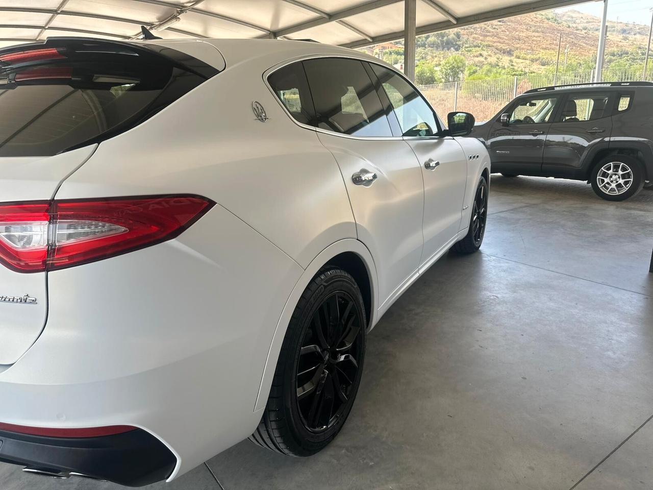 MASERATI LEVANTE GRANSPORT WRAPPATA 10/2018
