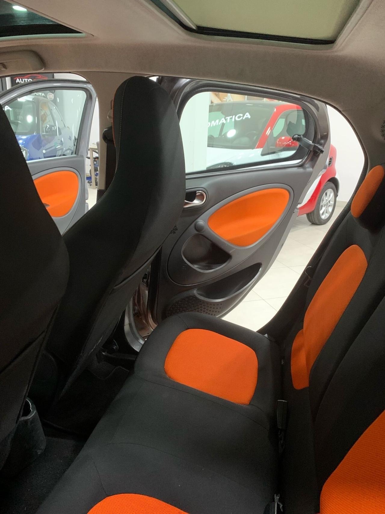 Smart ForFour EDITION#1
