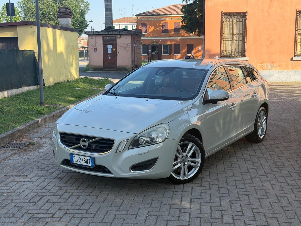 Volvo V60 2.4 D5