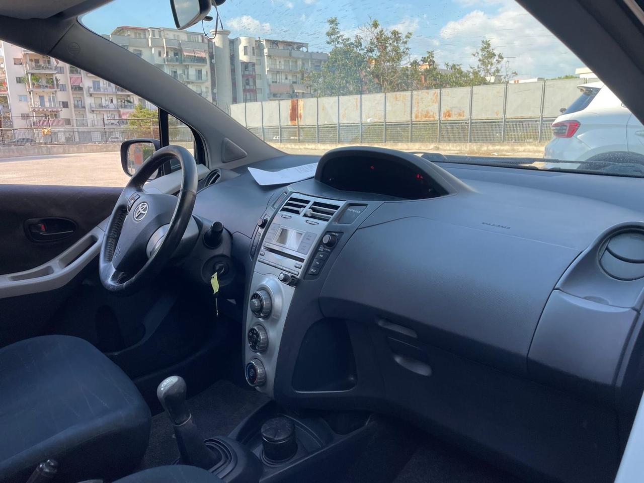 Toyota Yaris 1.0 5 porte Sol