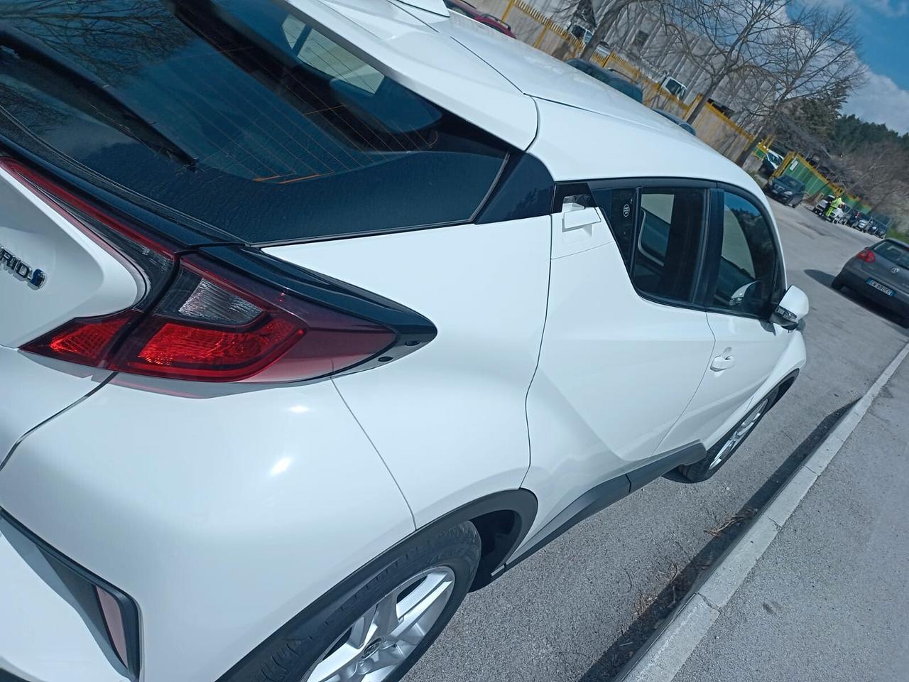 Toyota C-HR 1.8 Hybrid E-CVT Active