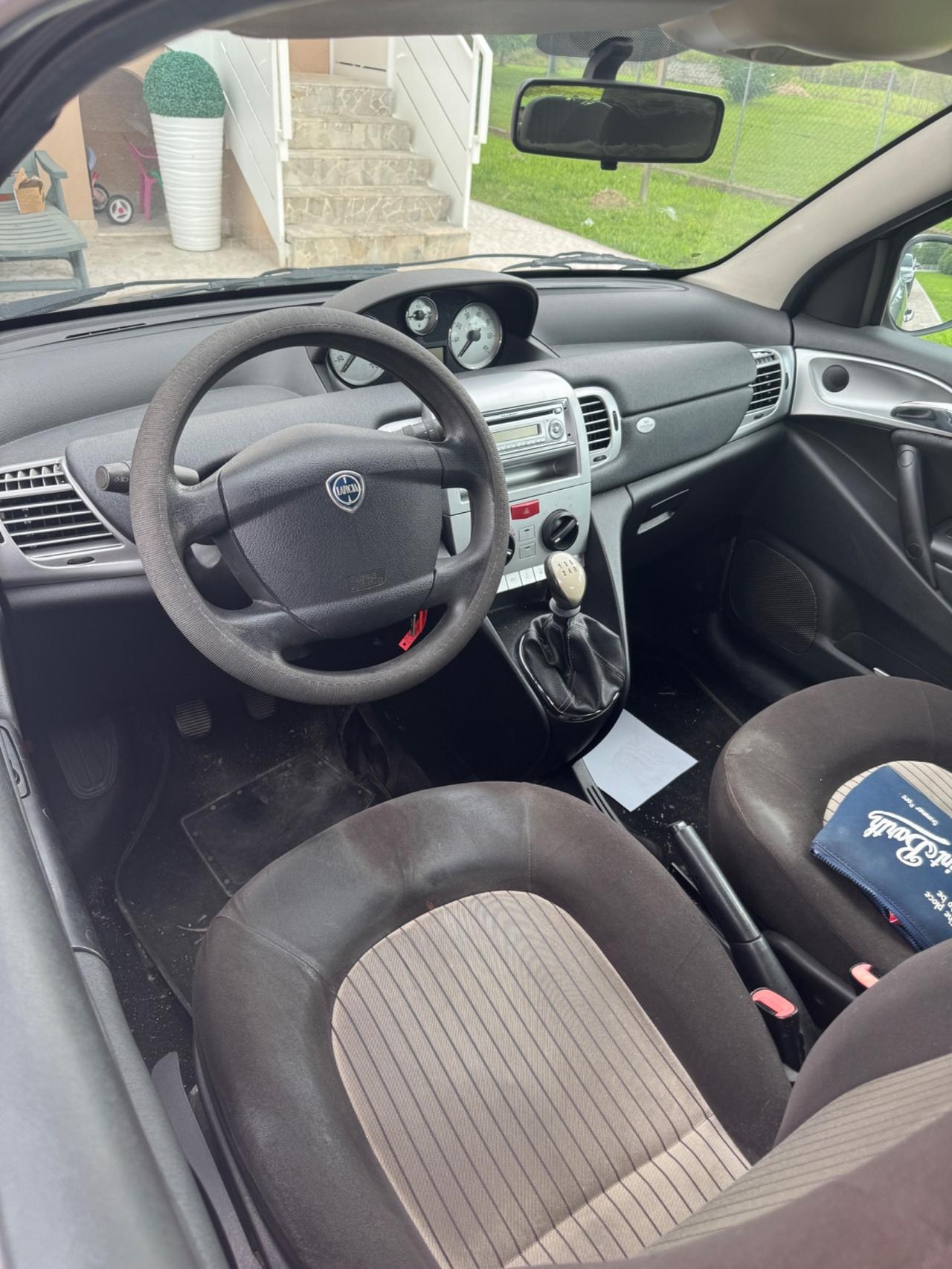 Lancia Ypsilon 1.2 69cv neopatentati