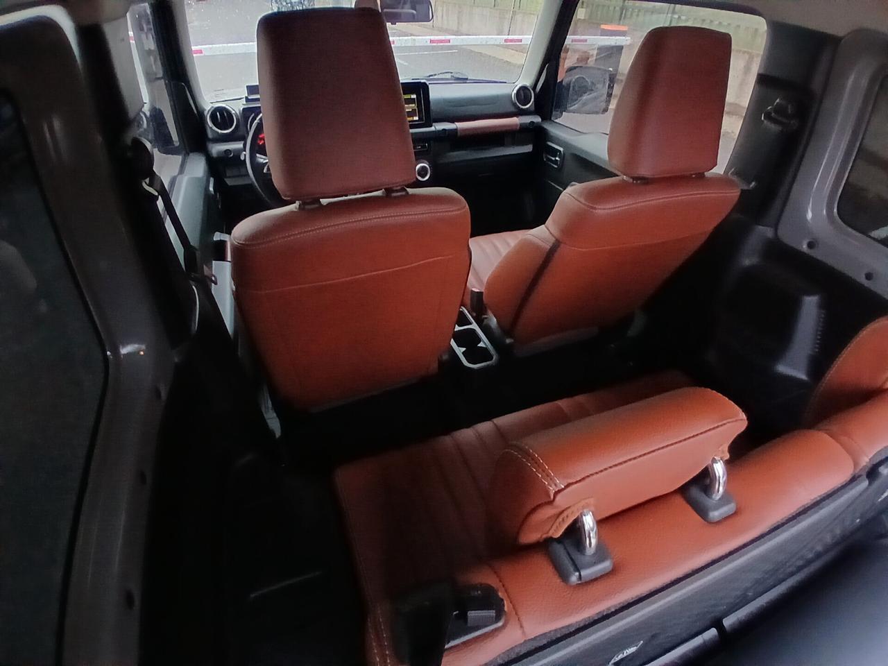 Suzuki Jimny 1.5 5MT Top