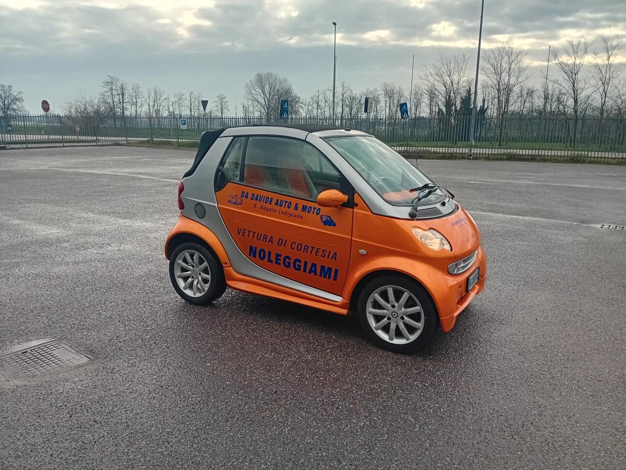 NOLEGGIO SMART CABRIO ARANCIONE CON PELLE TOTALE