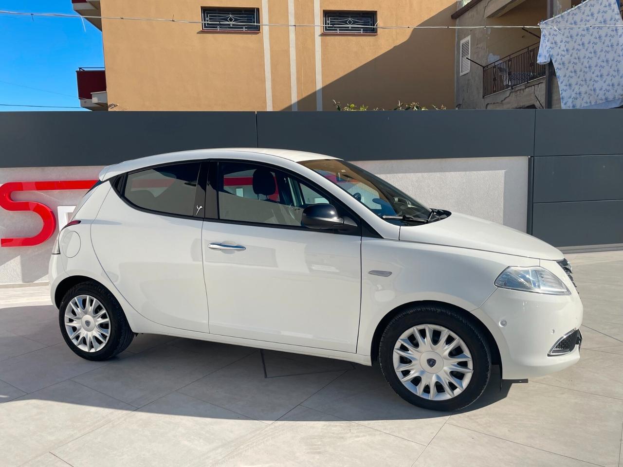 Lancia Ypsilon 0.9 TwinAir 85 CV 5 porte S&S Silver Automatica