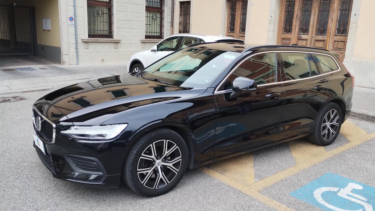 Volvo V60 2.0 MHEV Hybrid Core PROMMO