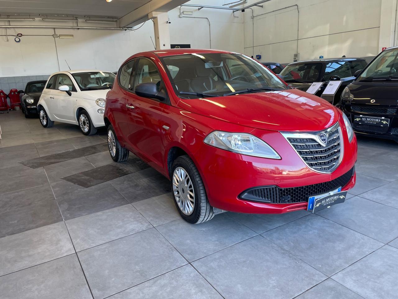 Lancia Ypsilon 0.9 TwinAir 85 CV 5 porte Metano Ecochic Silver