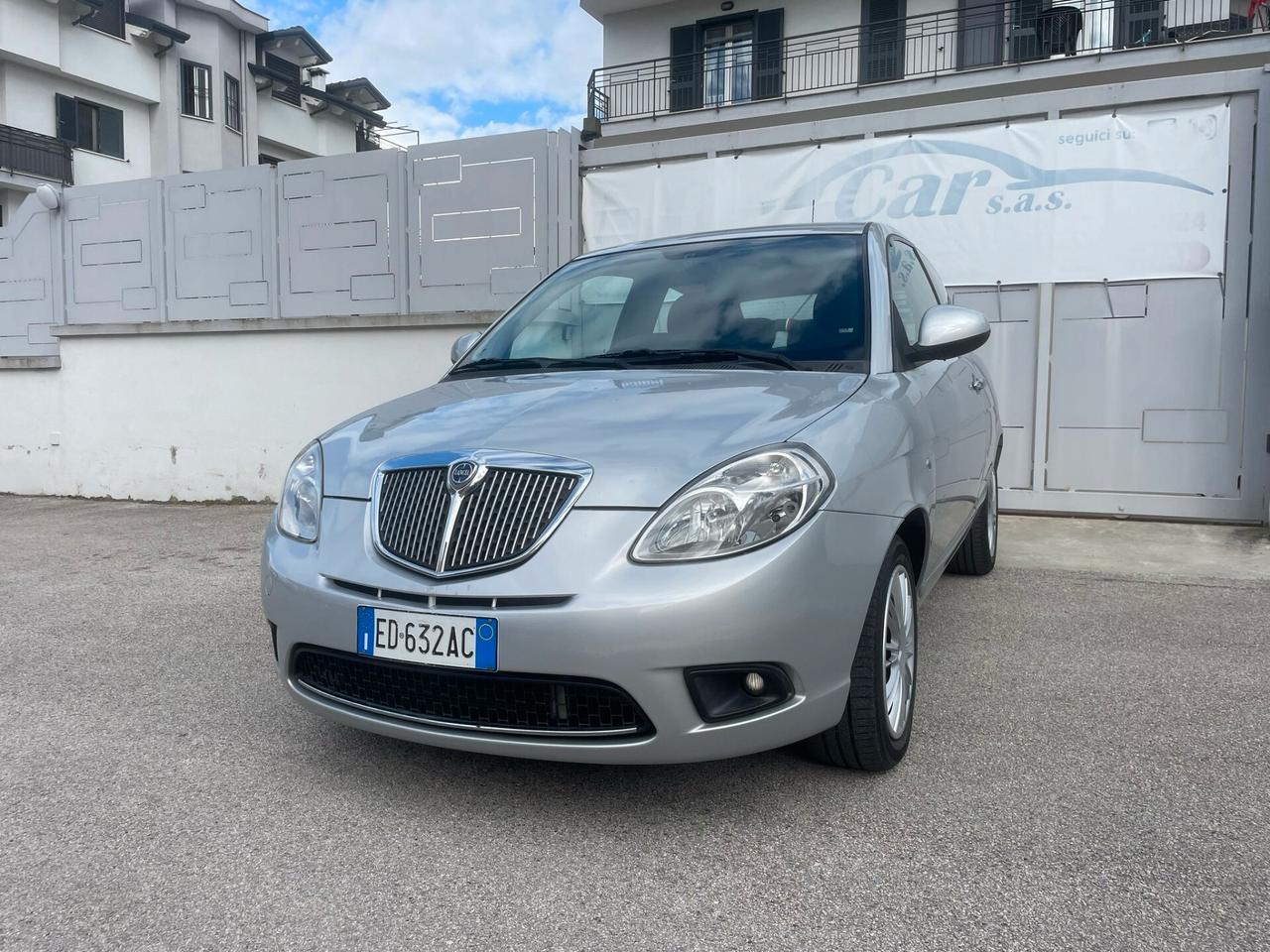 Lancia Ypsilon 1.3 MJT 75 CV Platino