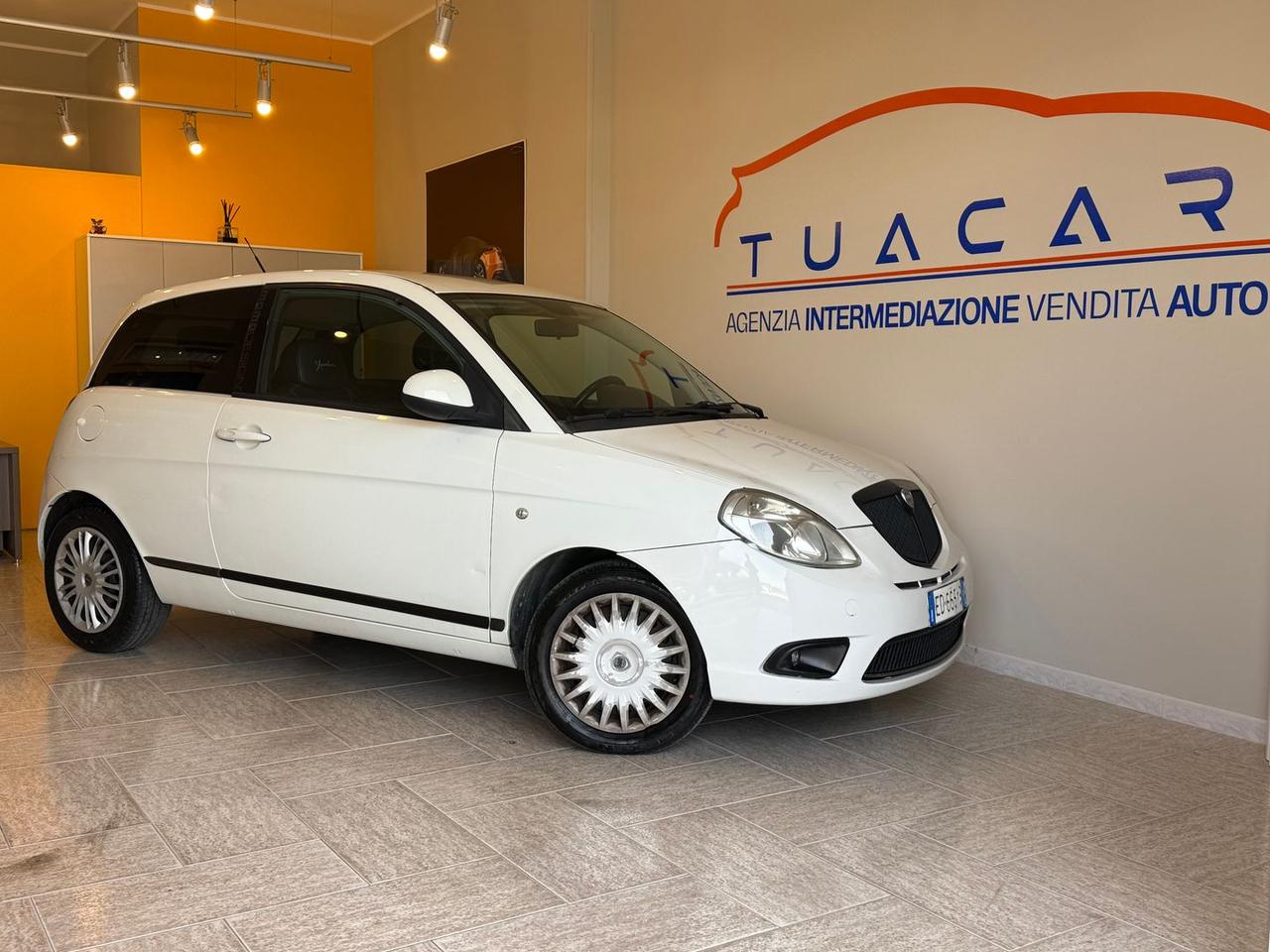 Lancia Ypsilon 1.3 Multijet MOMO DESIGN #6542