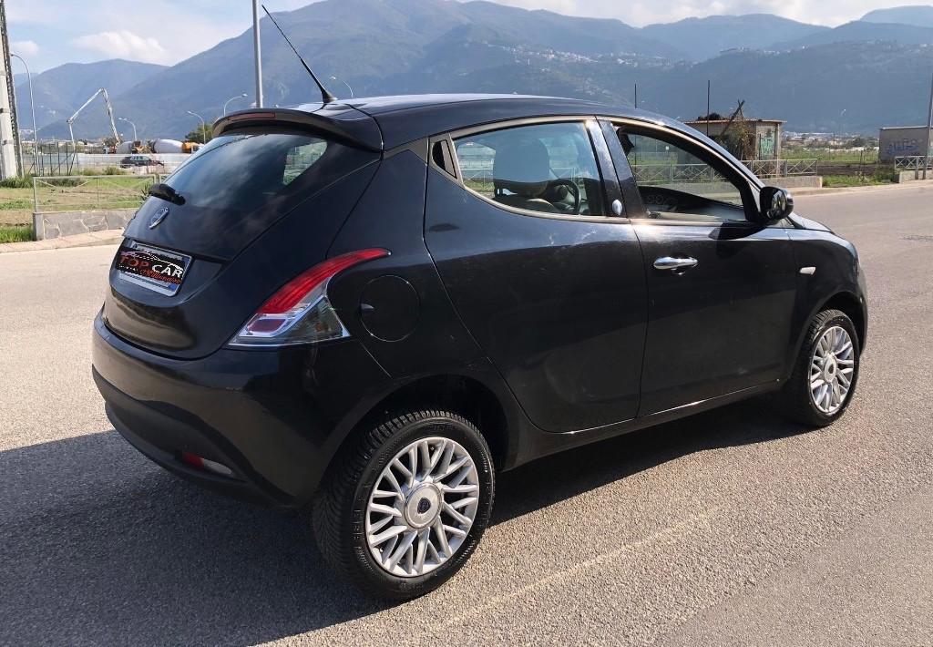 Lancia Ypsilon 0.9 TwinAir 85 CV 5 porte Metano Ecochic Gold