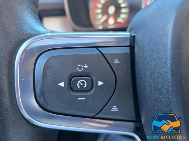 VOLVO XC40 D4 AWD Geartronic Momentum