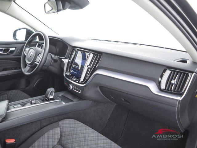 VOLVO V60 B4 (d) automatico Essential