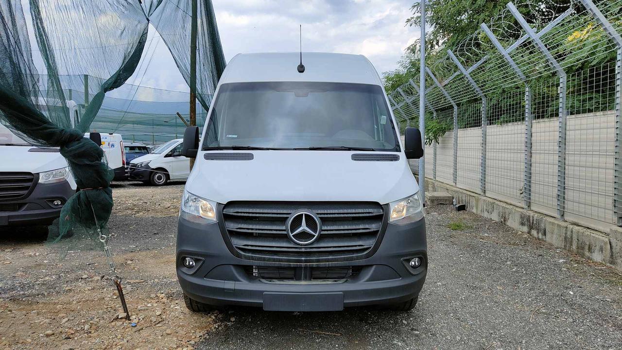 Mercedes-Benz 317 CDI F 37/35